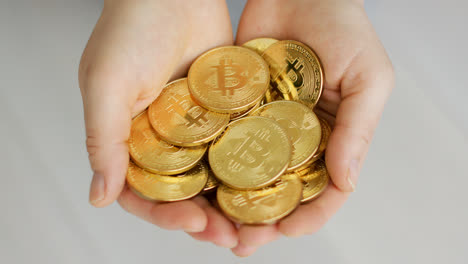 Hands-with-pile-of-golden-coins