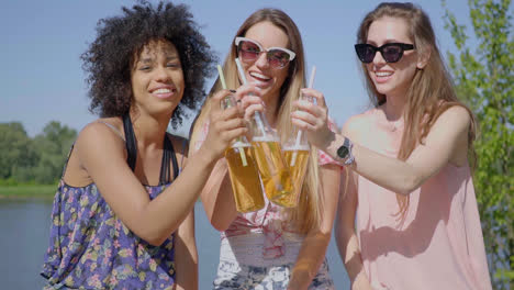 Young-women-clinking-beer