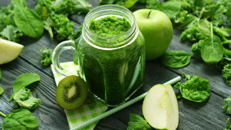 Jar-glass-with-green-smoothie