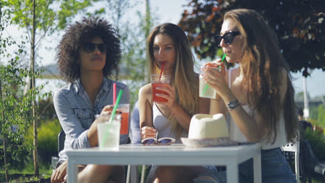 Women-having-drinks-in-summer-day